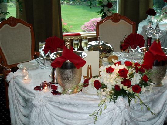 Brides Helping Brides ™ - Any Pics of RED ROSES THEME CPieces/Wedding