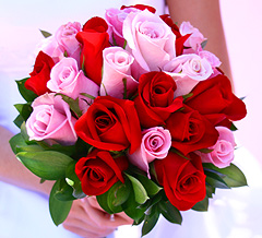 Brides Helping Brides ™ - PINK & RED bouquet | LIWeddings